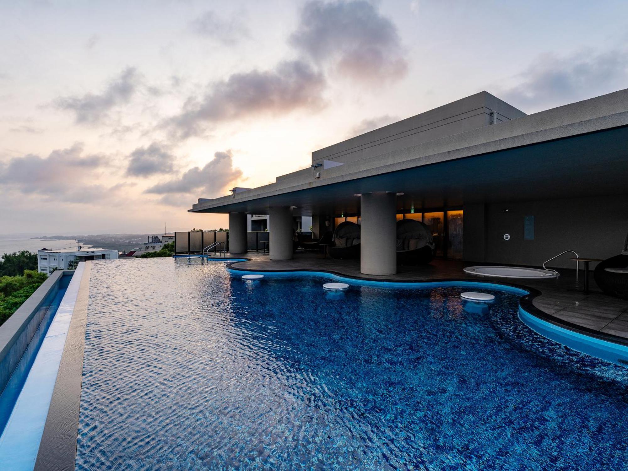 Glamday Style Okinawa Yomitan Hotel & Resort Exteriör bild