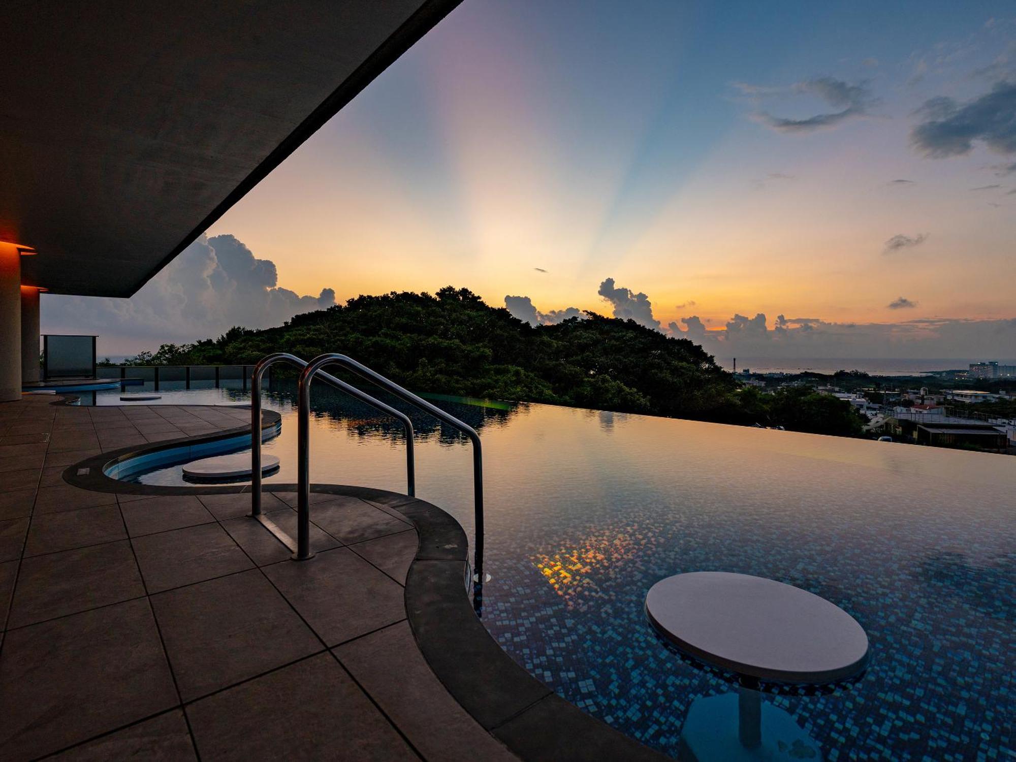 Glamday Style Okinawa Yomitan Hotel & Resort Exteriör bild